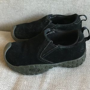 Keen Size 9 suede slip on